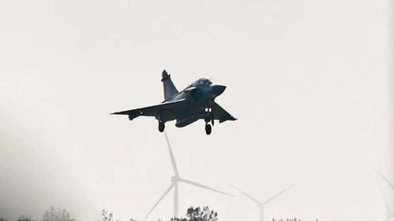 Fransa’da Mirage 2000D tipi savaş uçağı düştü